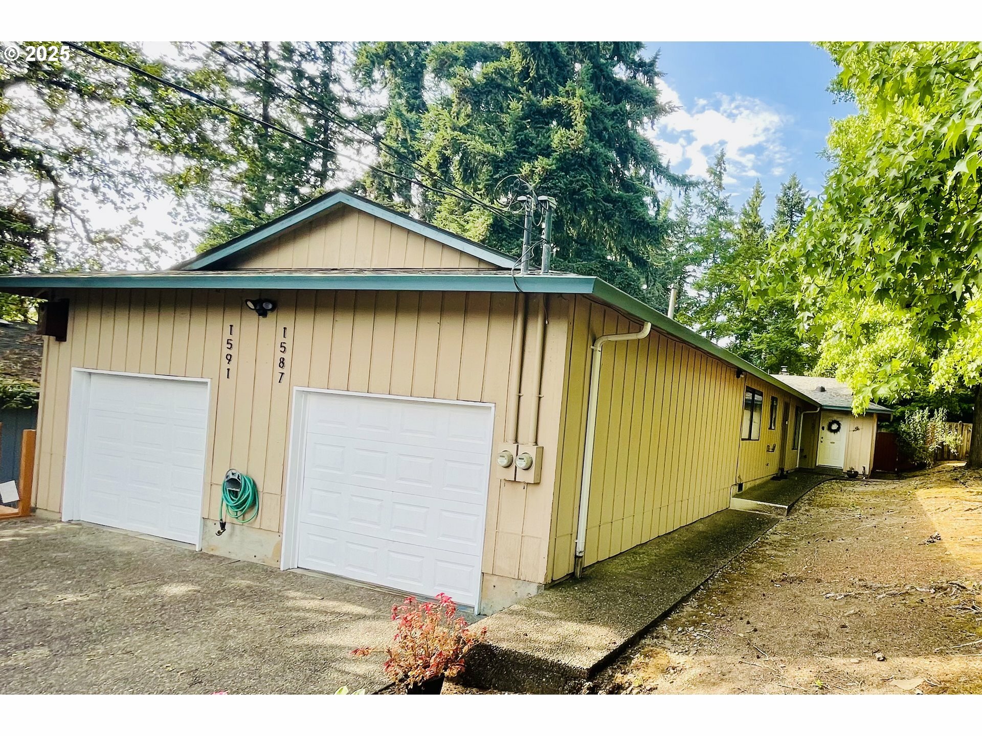 1587 SE Oak Grove Blvd  Milwaukie OR 97267 photo