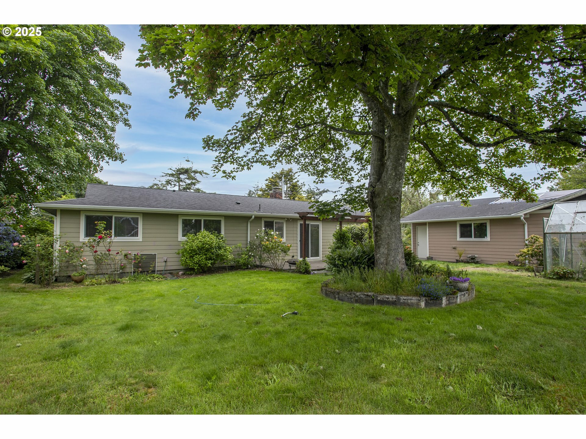Property Photo: 821 13th Ave OR 97138