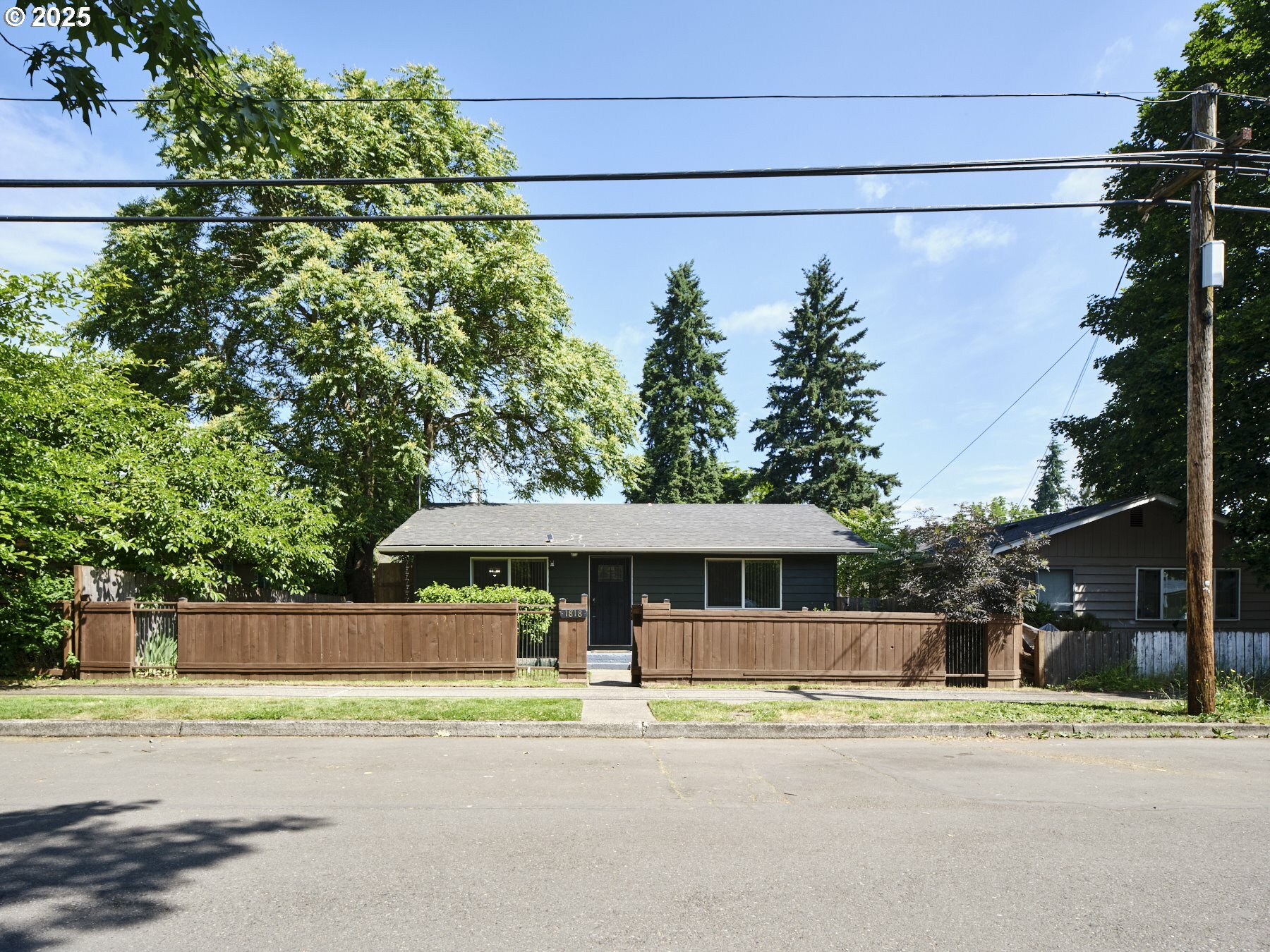 Property Photo: 1818 E 32nd St WA 98663