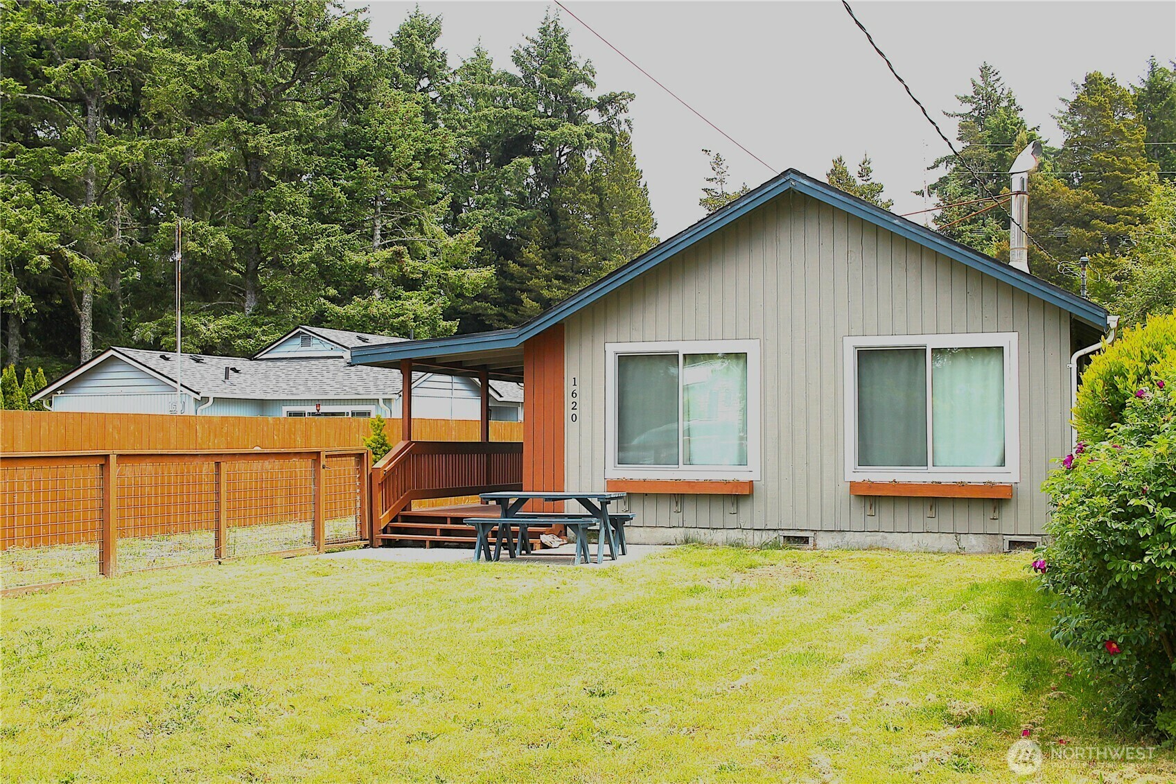 Property Photo:  1620 S Ocosta Street  WA 98595 