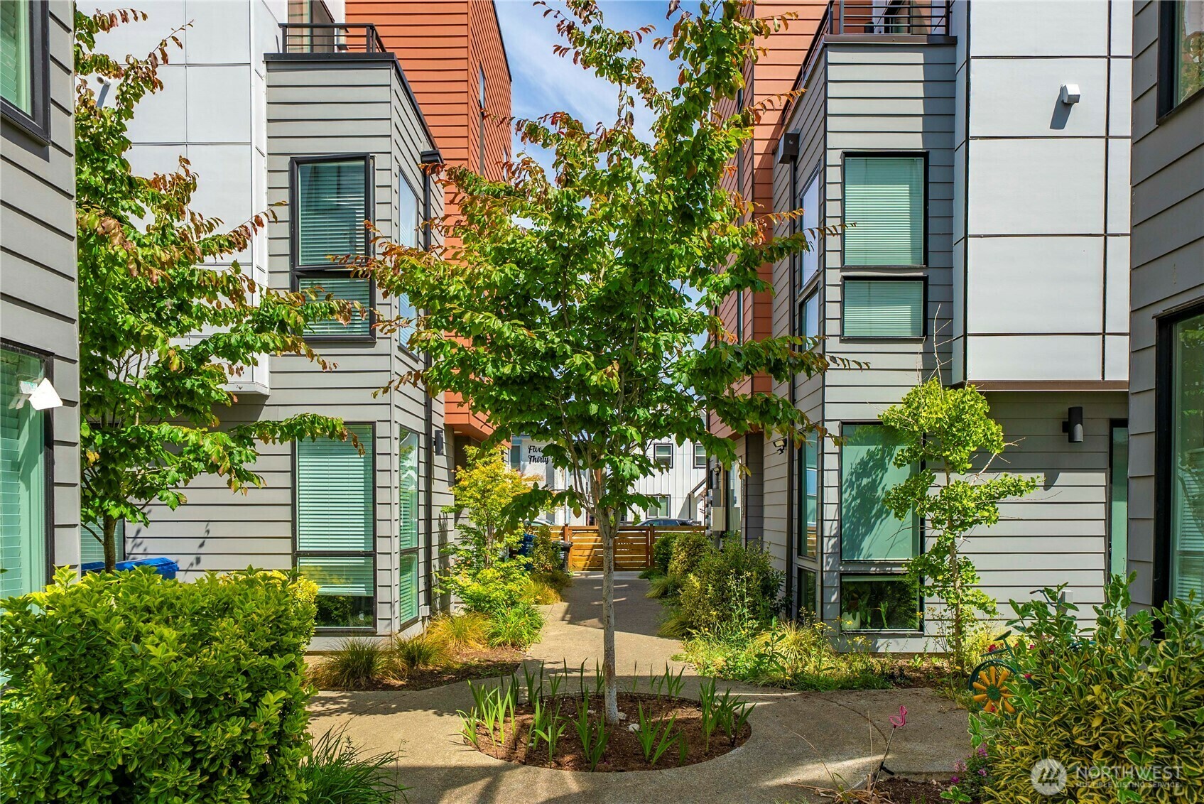 Property Photo:  533 S Coverdale Street C  WA 98108 
