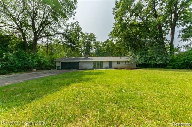 Property Photo: 28045 W Greenmeadow Circle MI 48334