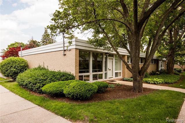 Property Photo: 1510 Chateaufort MI 48207