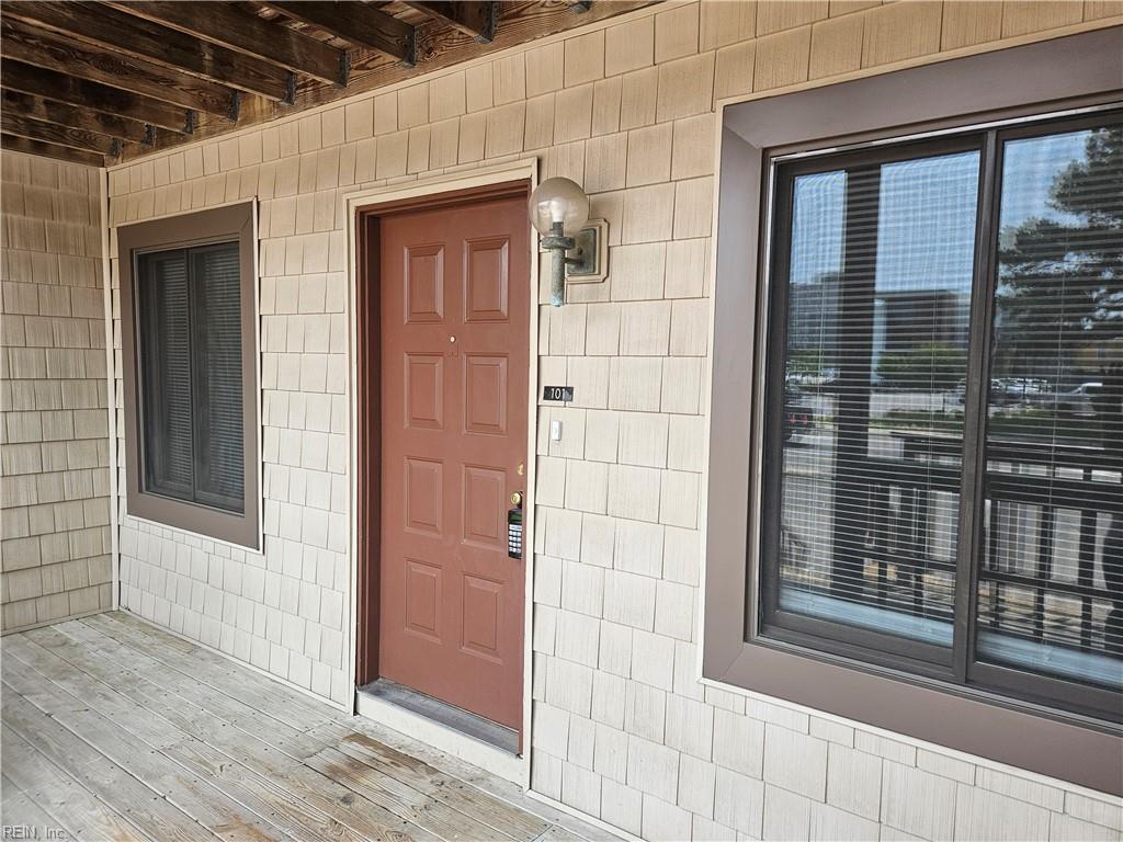 Property Photo: 405 32nd St 101 VA 23451