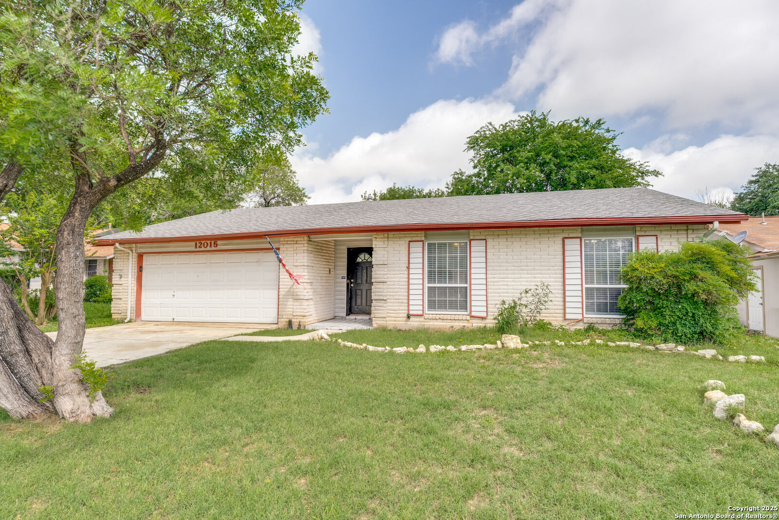 Property Photo:  12015 El Sendero  TX 78233 