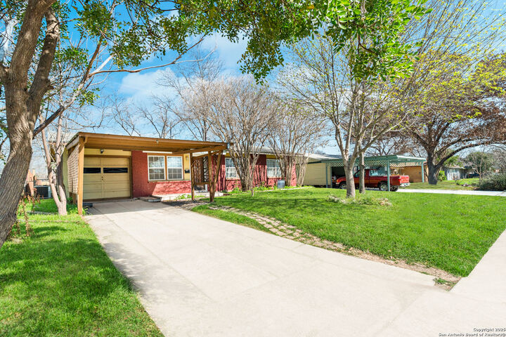 Property Photo: 231 Craigmont TX 78213