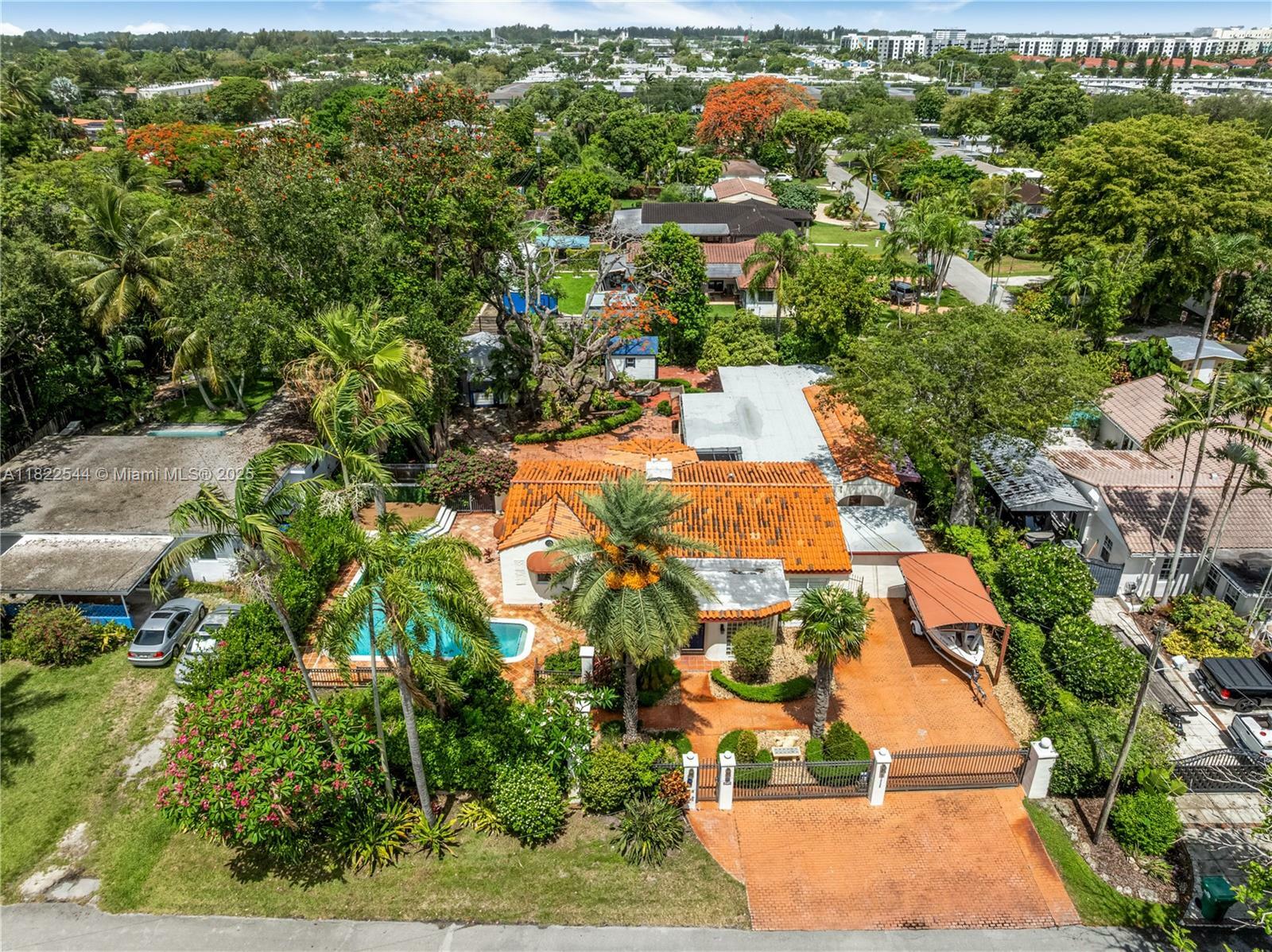 Property Photo:  4516 SW 64th Ct  FL 33155 