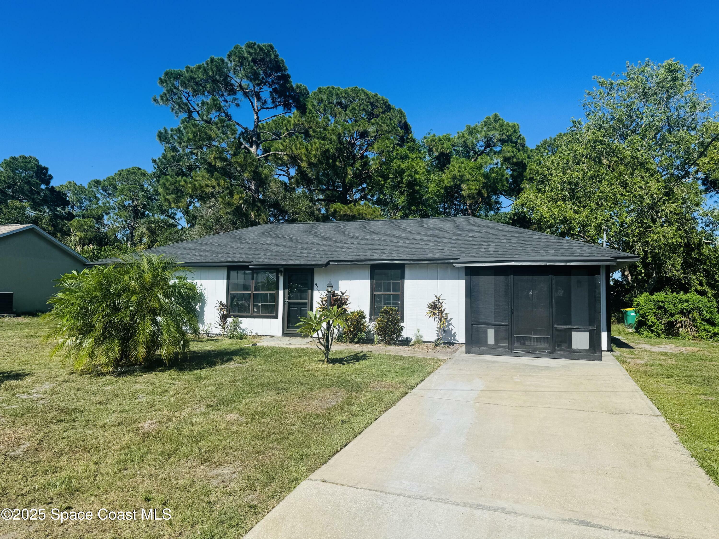 Property Photo: 5685 Jamaica Road FL 32927