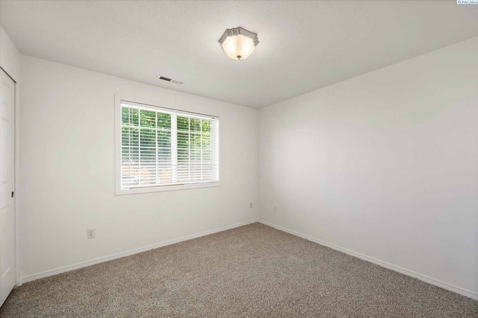 Property Photo: 1713 W 39th WA 99337
