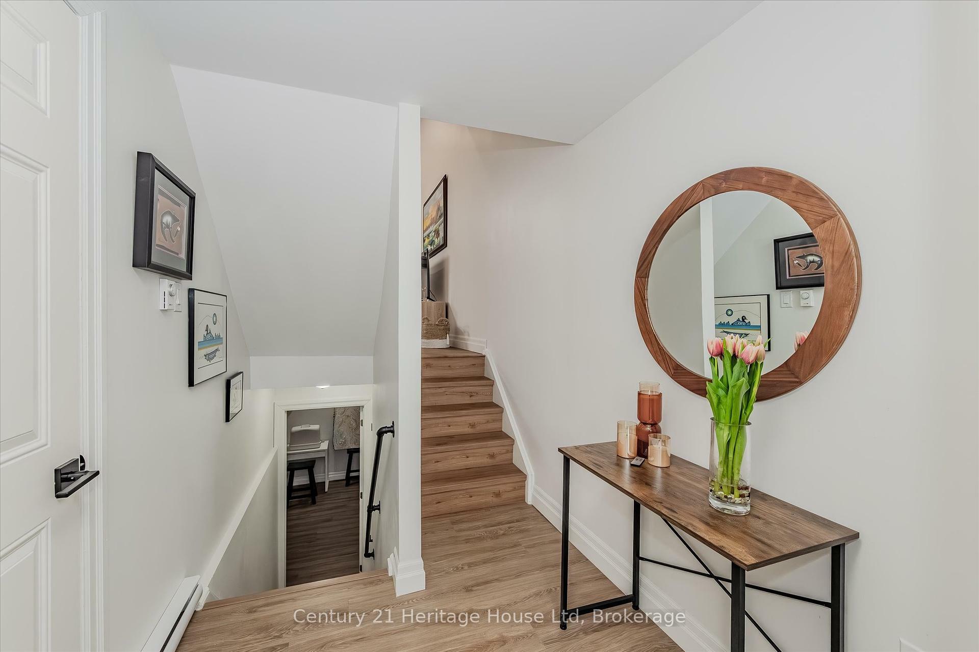 Property Photo: 2 Worton Avenue 10 ON N1H 7C5