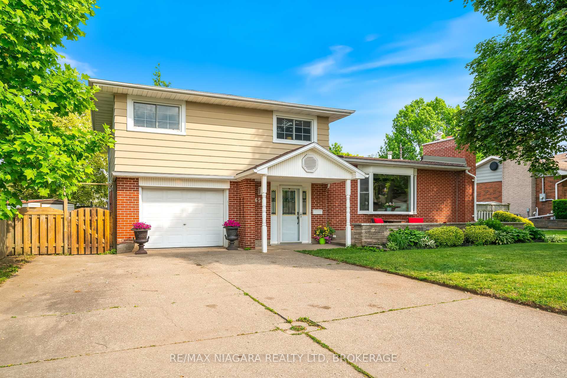 Property Photo: 6549 Sherwood Road ON L2E 5M2