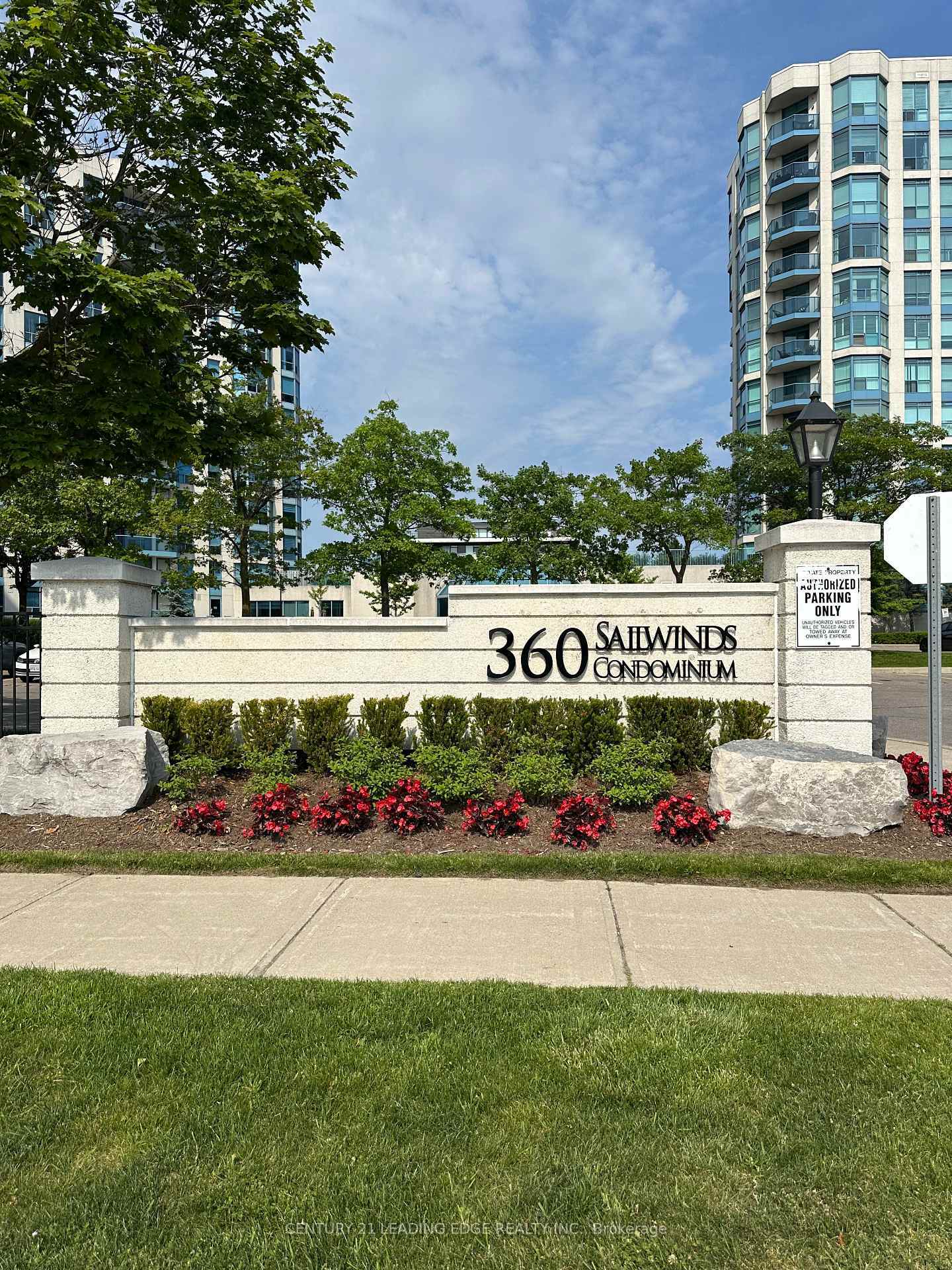Property Photo: 360 Watson Street 809 ON L1N 9G2