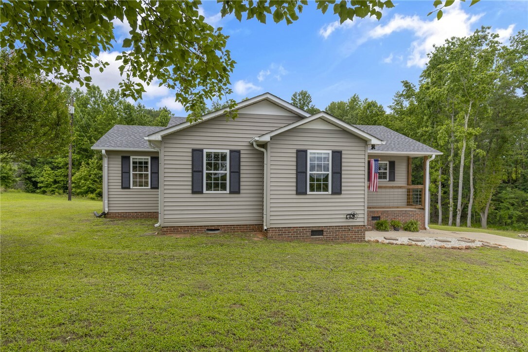 Property Photo: 1330 Grove Road SC 29621