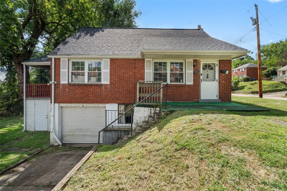 Property Photo: 301 Pennview Drive PA 15235