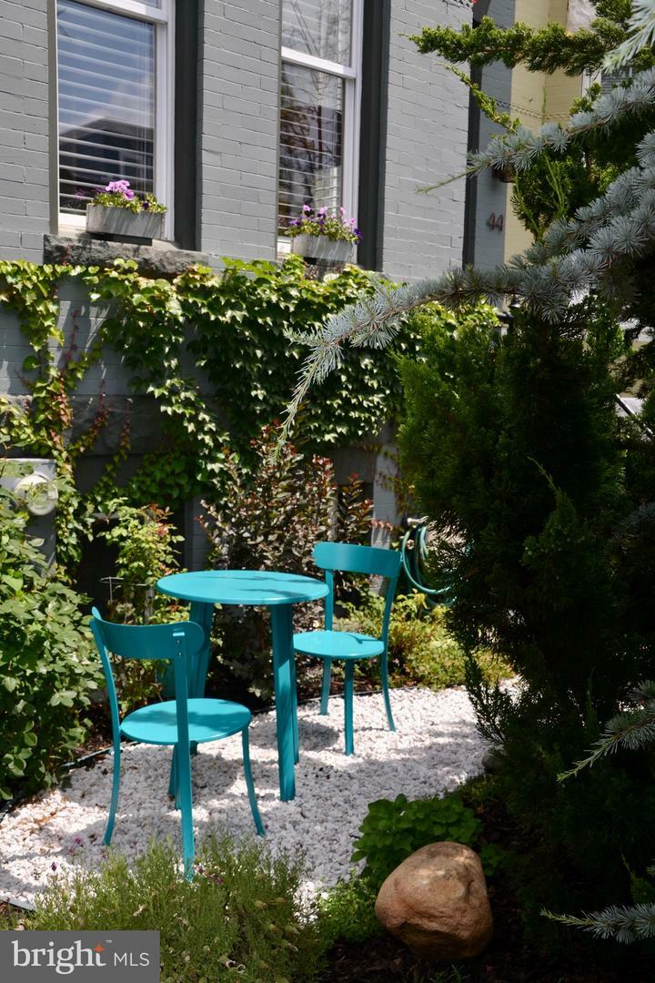 Property Photo: 44 NE R Street R NE DC 20002