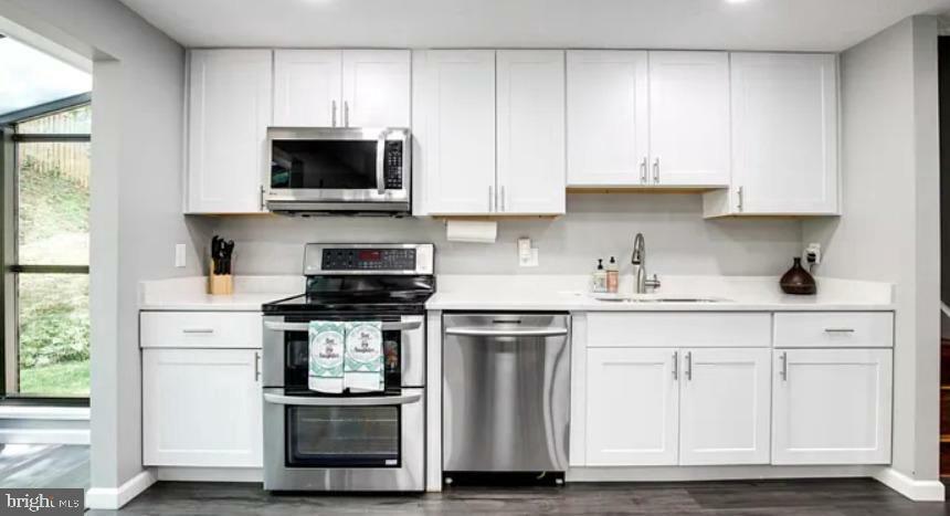 Property Photo: 15337 Edgehill Drive VA 22025