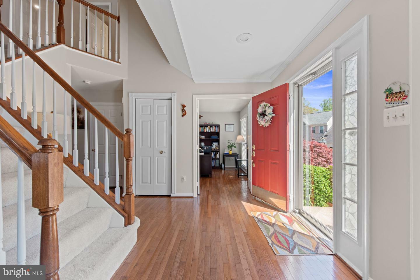 Property Photo: 8104 Creekview Drive VA 22153