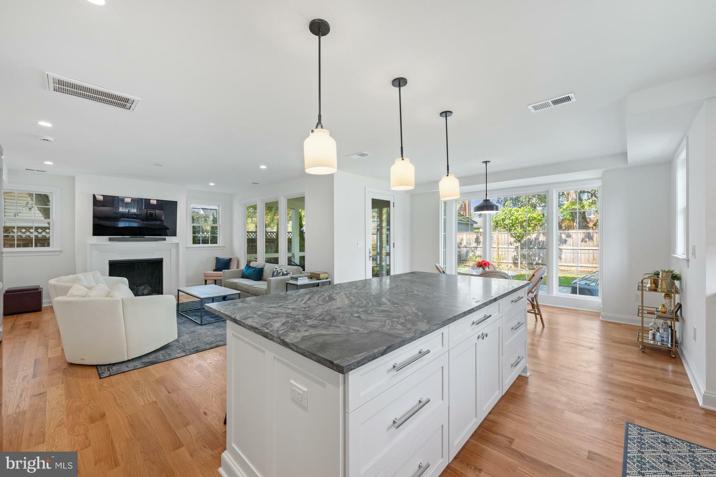 Property Photo: 1307 Cleveland Street VA 22302