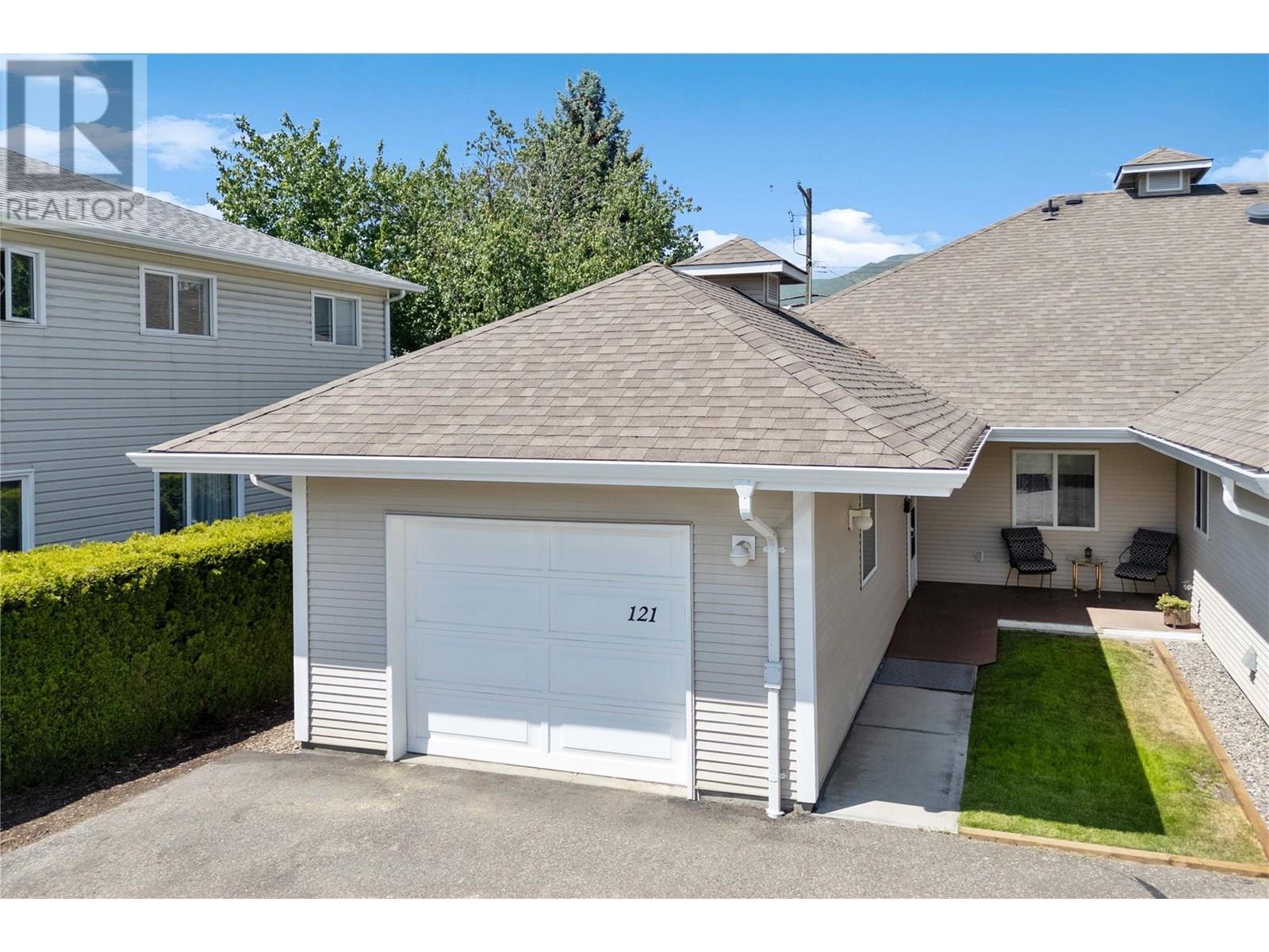 Property Photo:  900 5 Avenue Southwest 121  BC V1E 1L2 