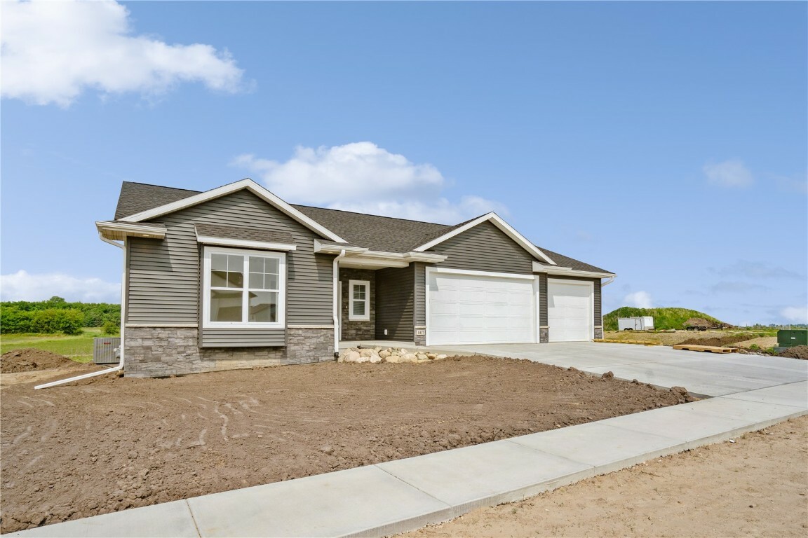 Property Photo: 1417 Echo Ridge Lane IA 52302