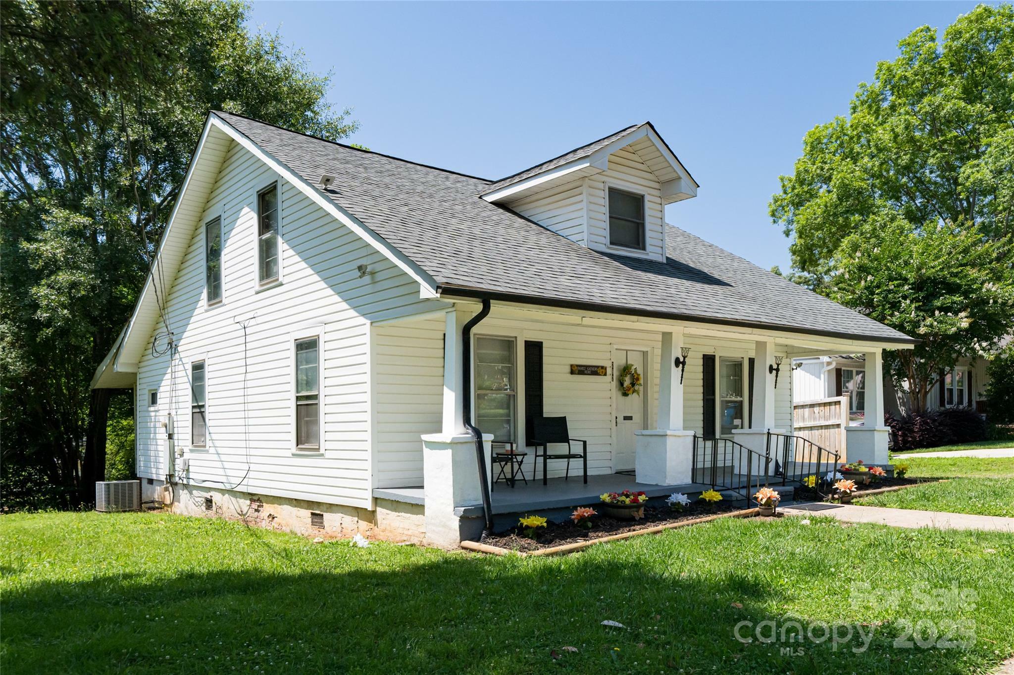 Property Photo: 282 Arlington Street NC 28043