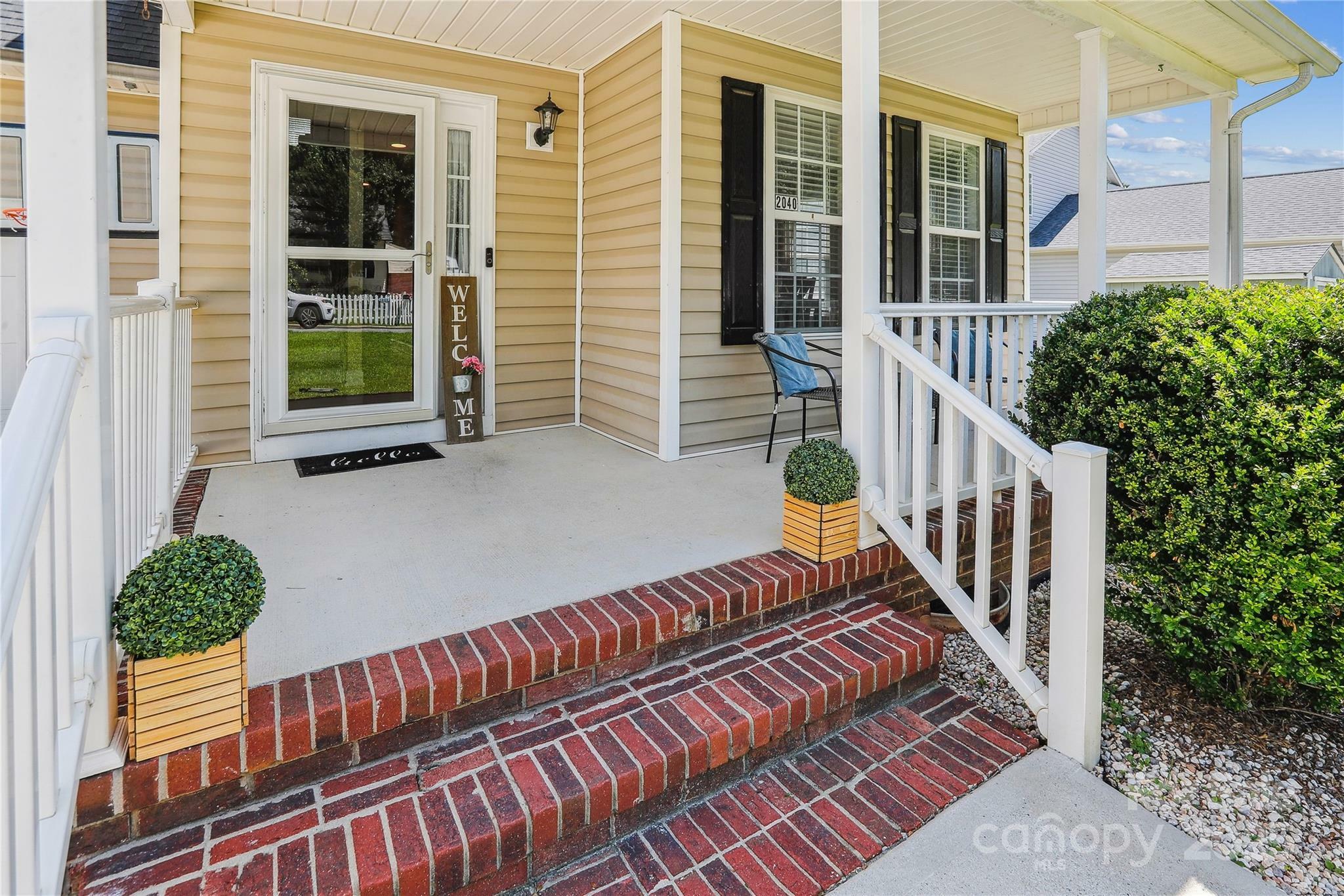 Property Photo: 2040 Brantley Creek Drive NC 28083