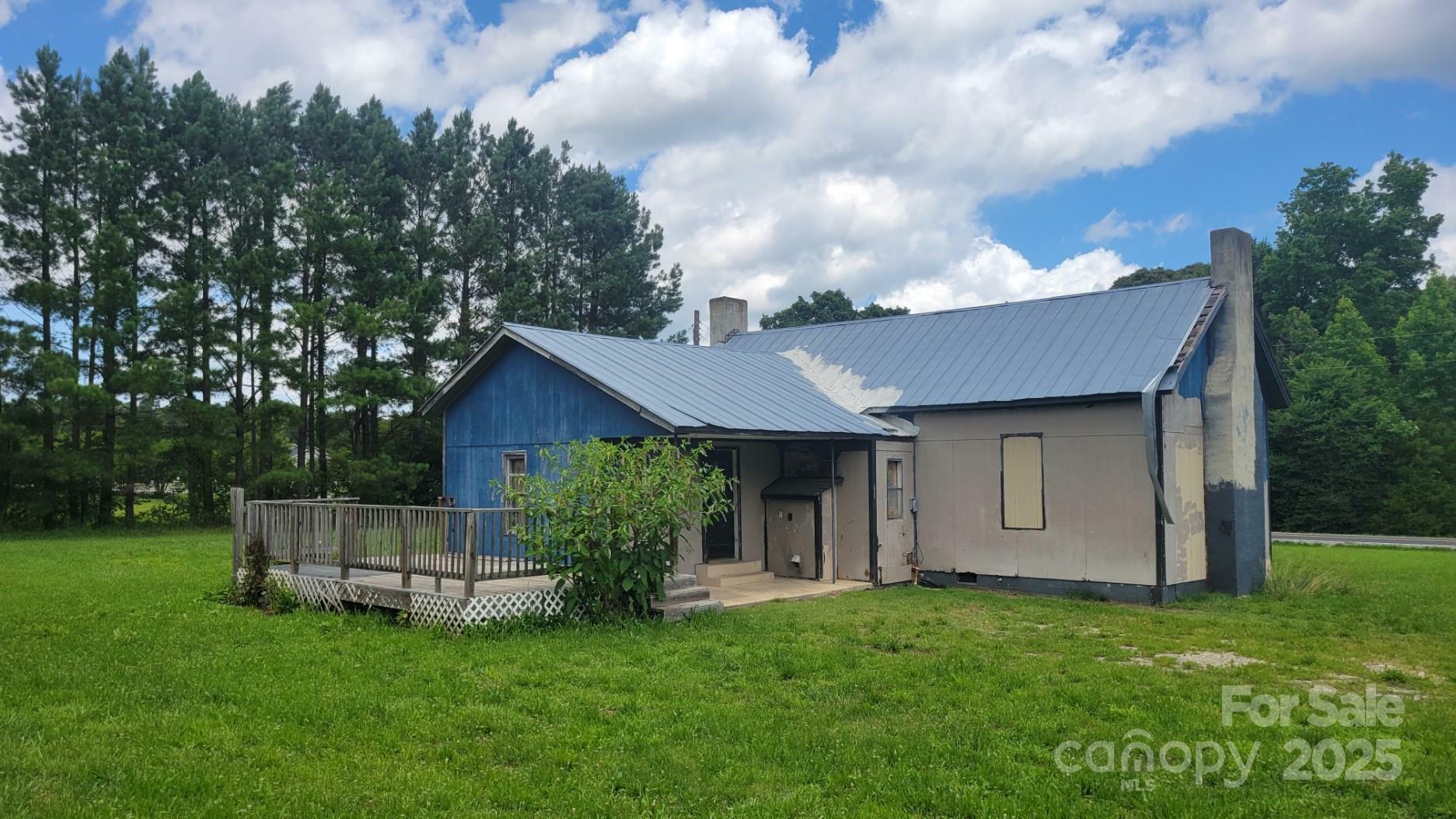 Property Photo: 1672 Riverview Road NC 28092