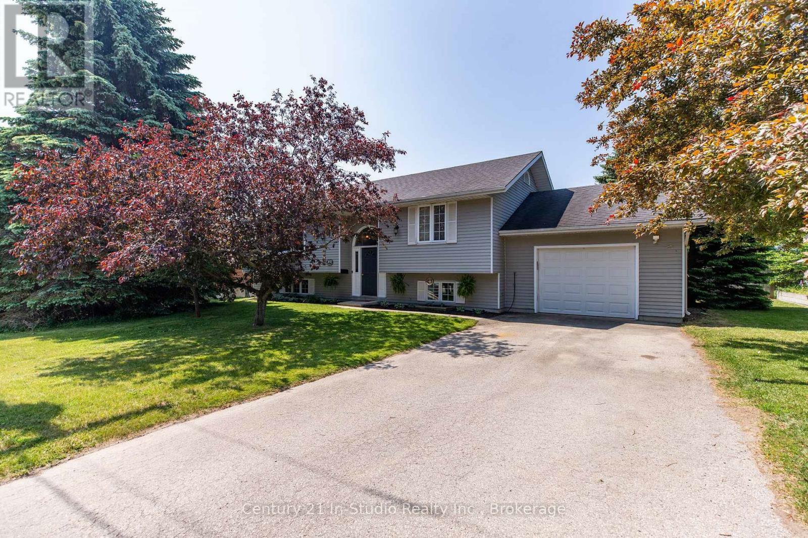 Property Photo: 372 St Albert Street ON N2Z 2V3