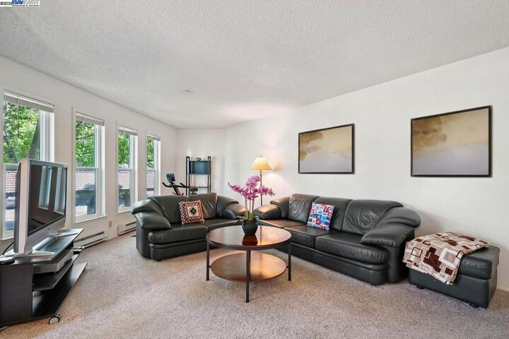 Property Photo: 39490 Albany Cmn U CA 94538