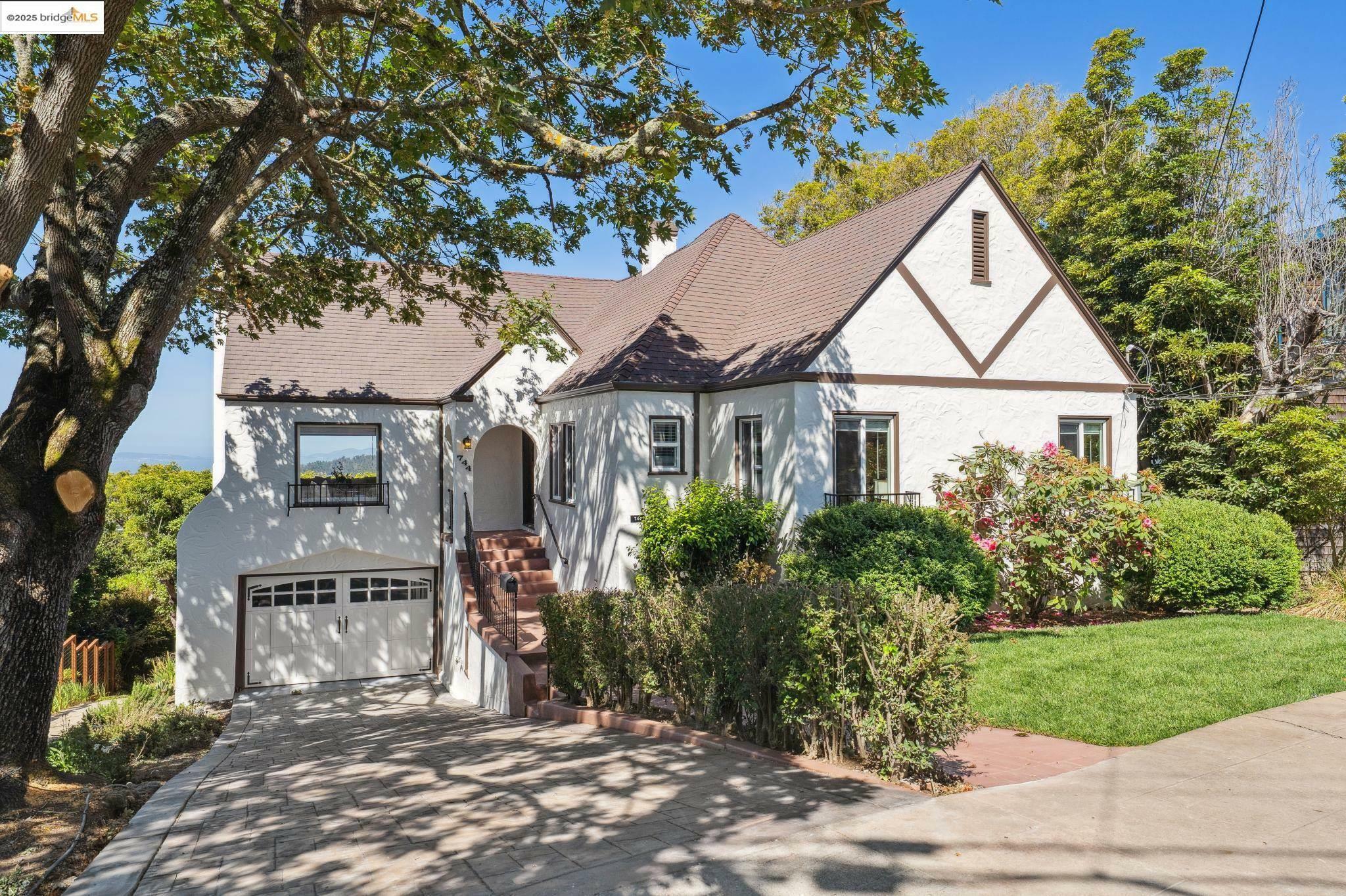 Property Photo:  744 Coventry Road  CA 94707 
