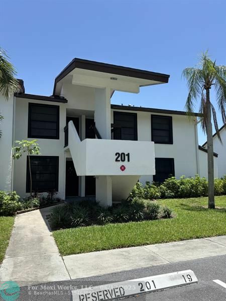 Property Photo: 201 W Lake Pointe Dr 107 FL 33309
