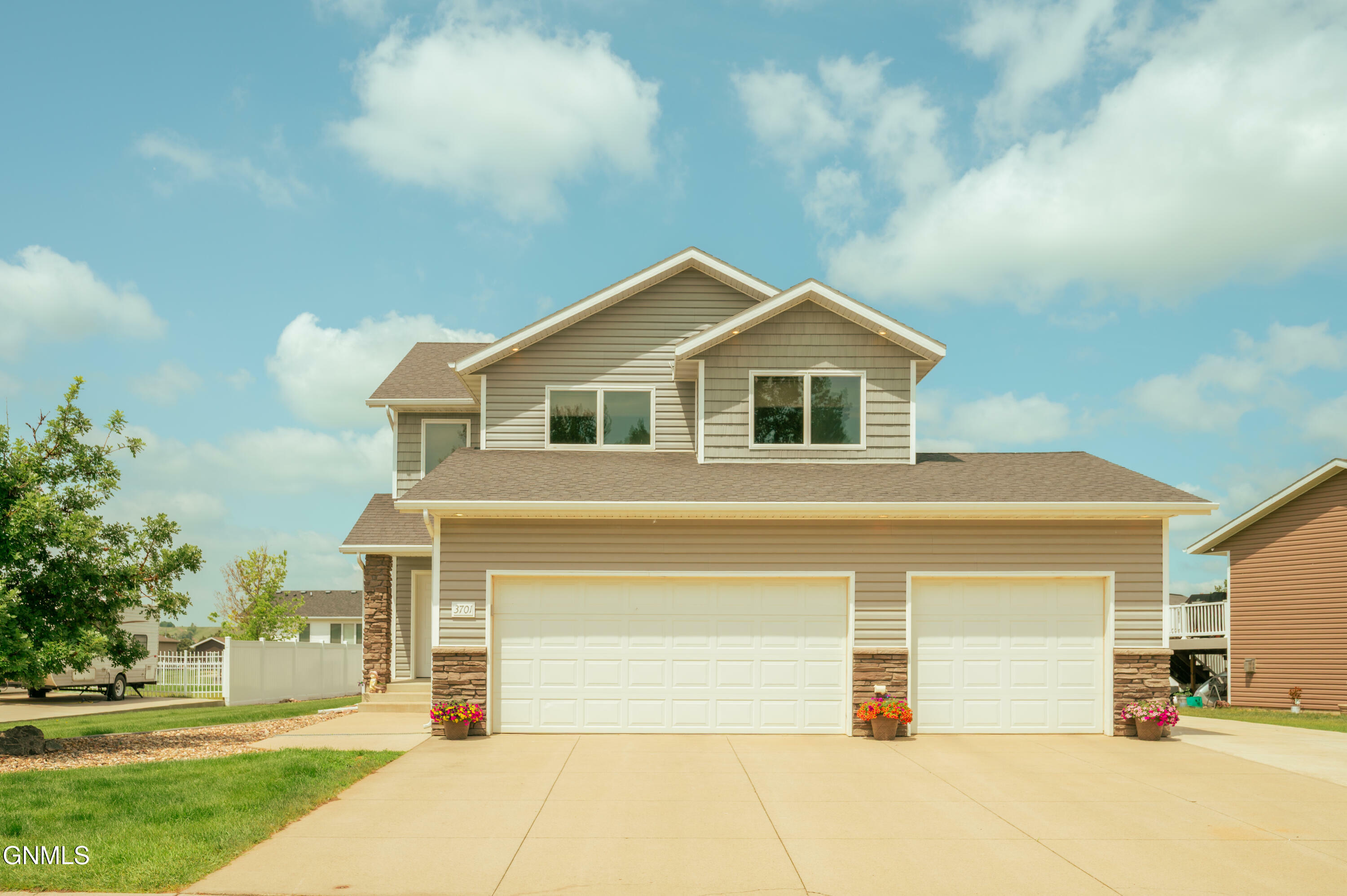 Property Photo: 3701 Woodbend Drive SE ND 58554