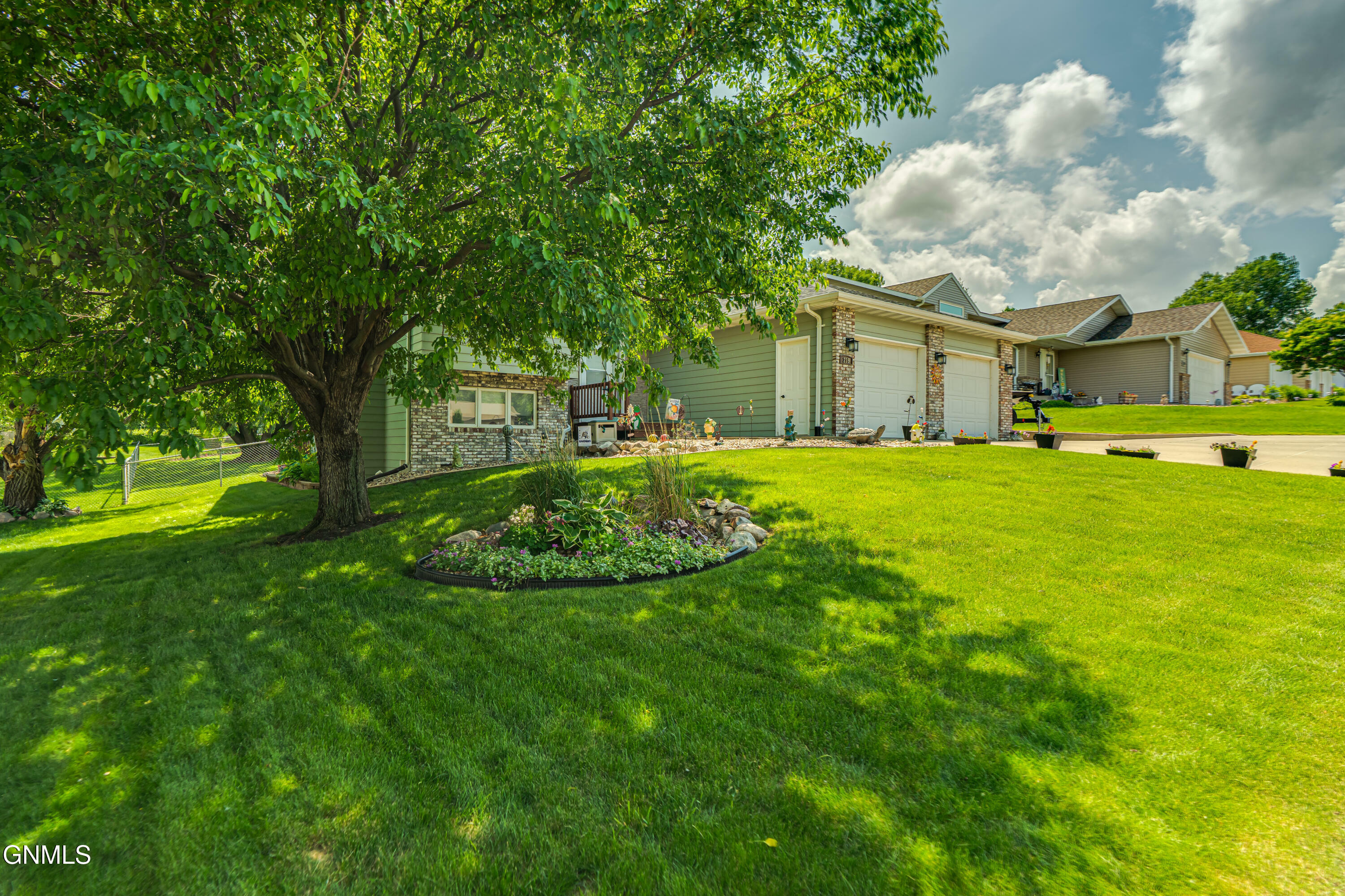 Property Photo: 219 E Calgary Avenue ND 58503