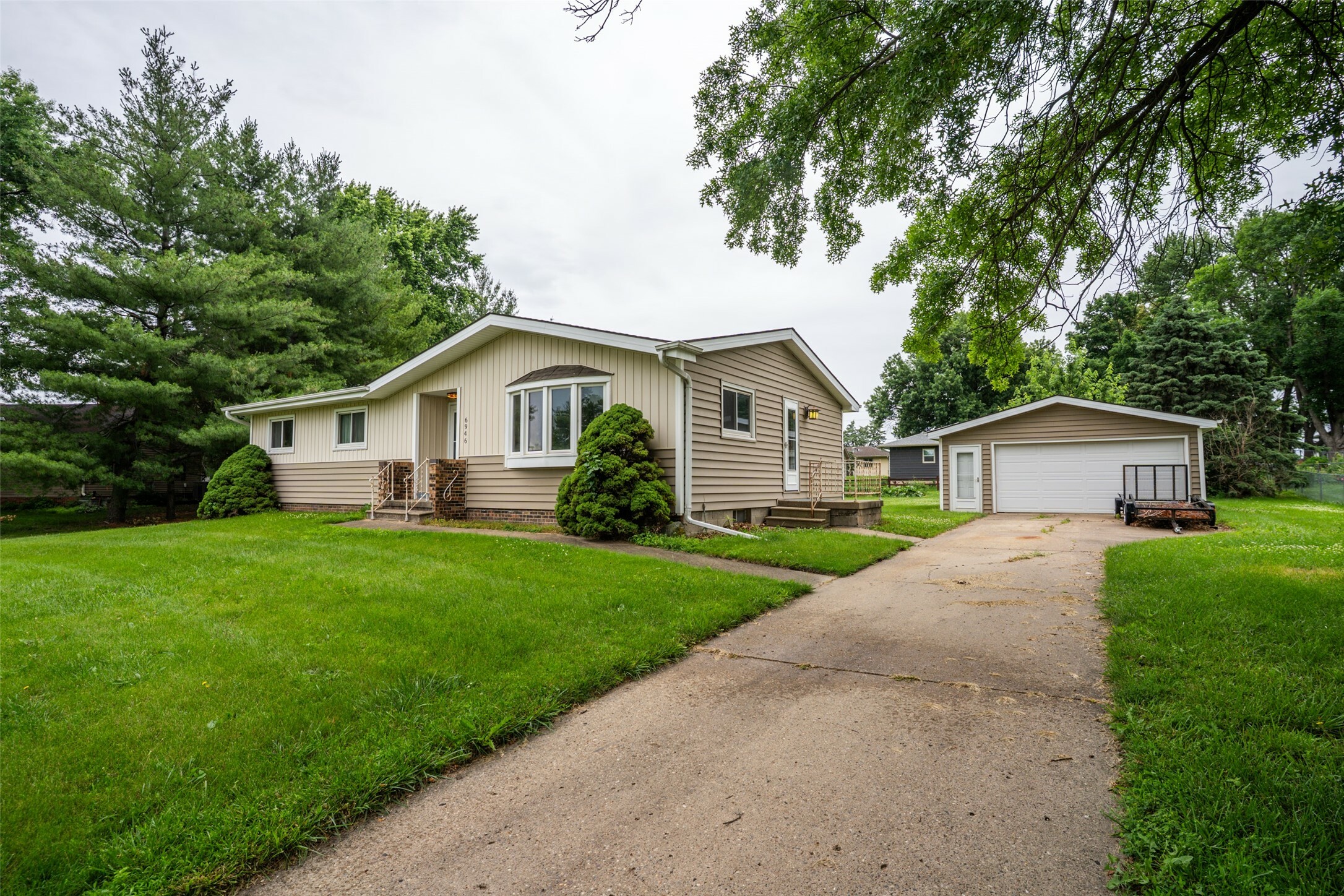 6946 NE Halbrook Lane  Ankeny IA 50023 photo