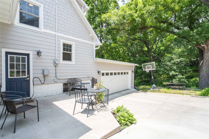 Property Photo:  5617 Grand Avenue  IA 50312 