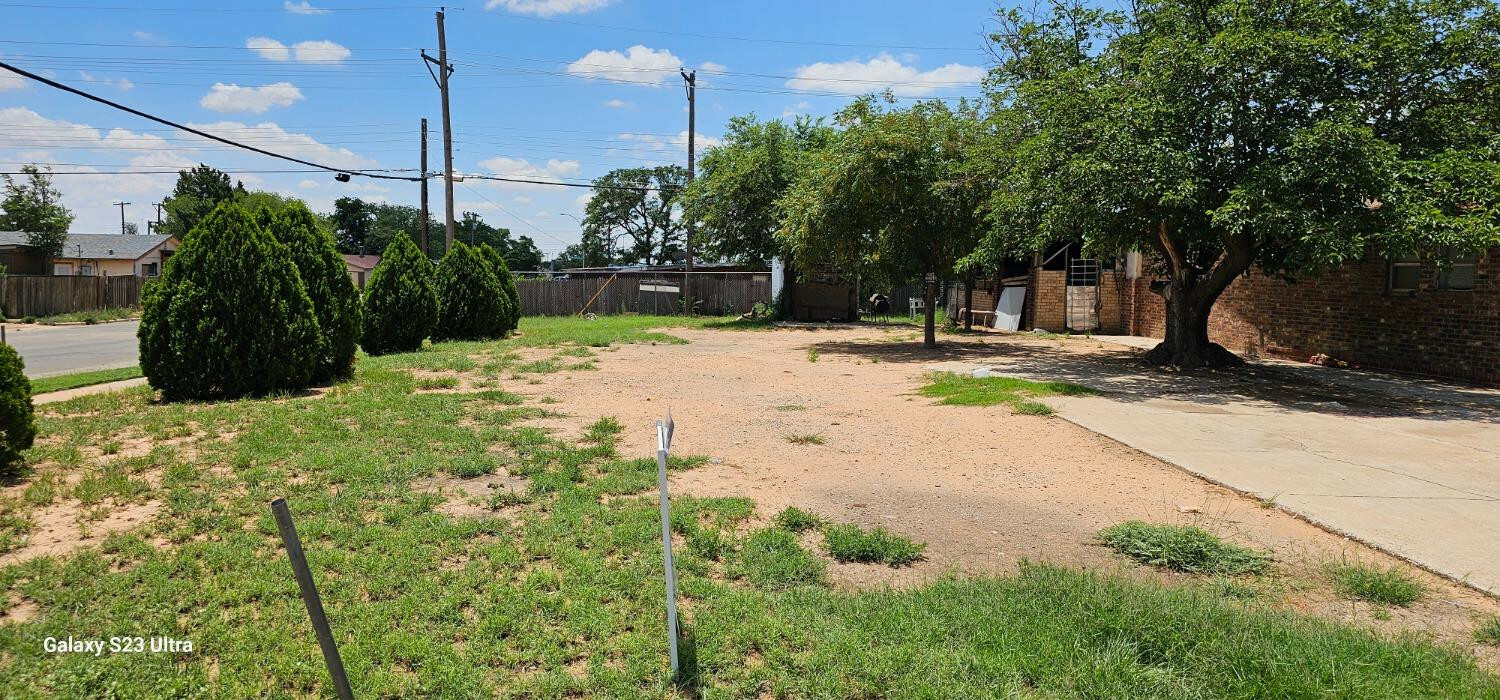 Property Photo: 1928 E Auburn Street TX 79403