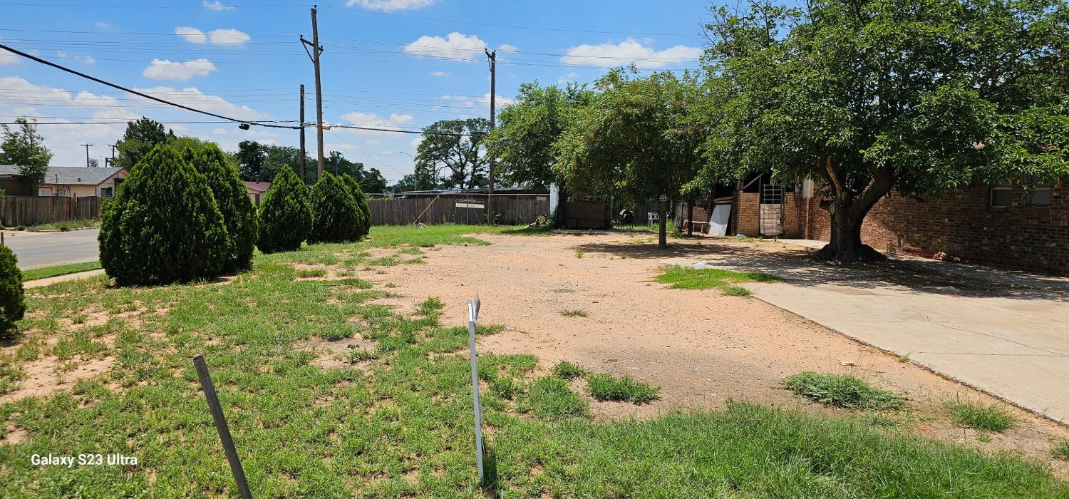 Property Photo: 1928 E Auburn Street TX 79403