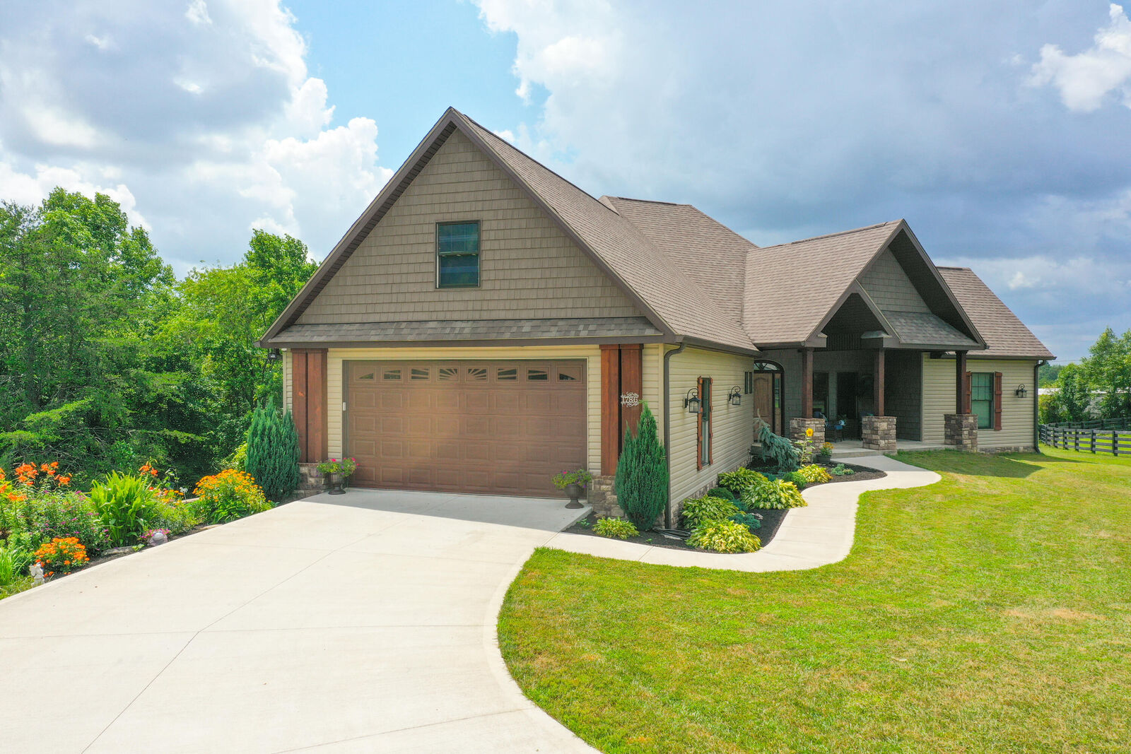 Property Photo: 1786 Pine Top Road KY 40741