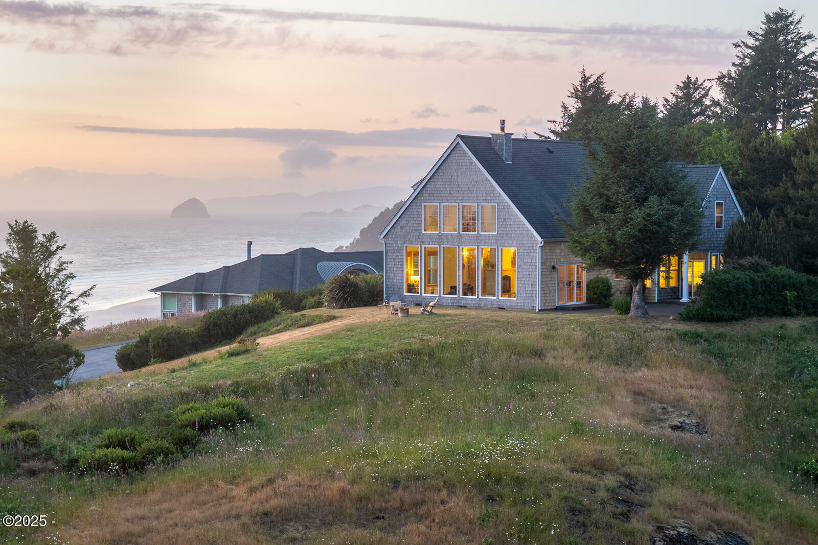 Property Photo: 5340 Haystack Drive OR 97149