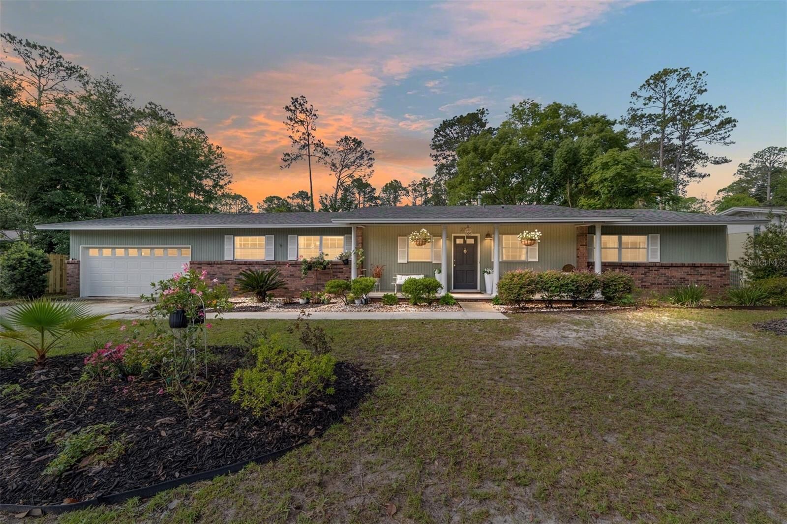 Property Photo:  2223 NW 21st Avenue  FL 32605 