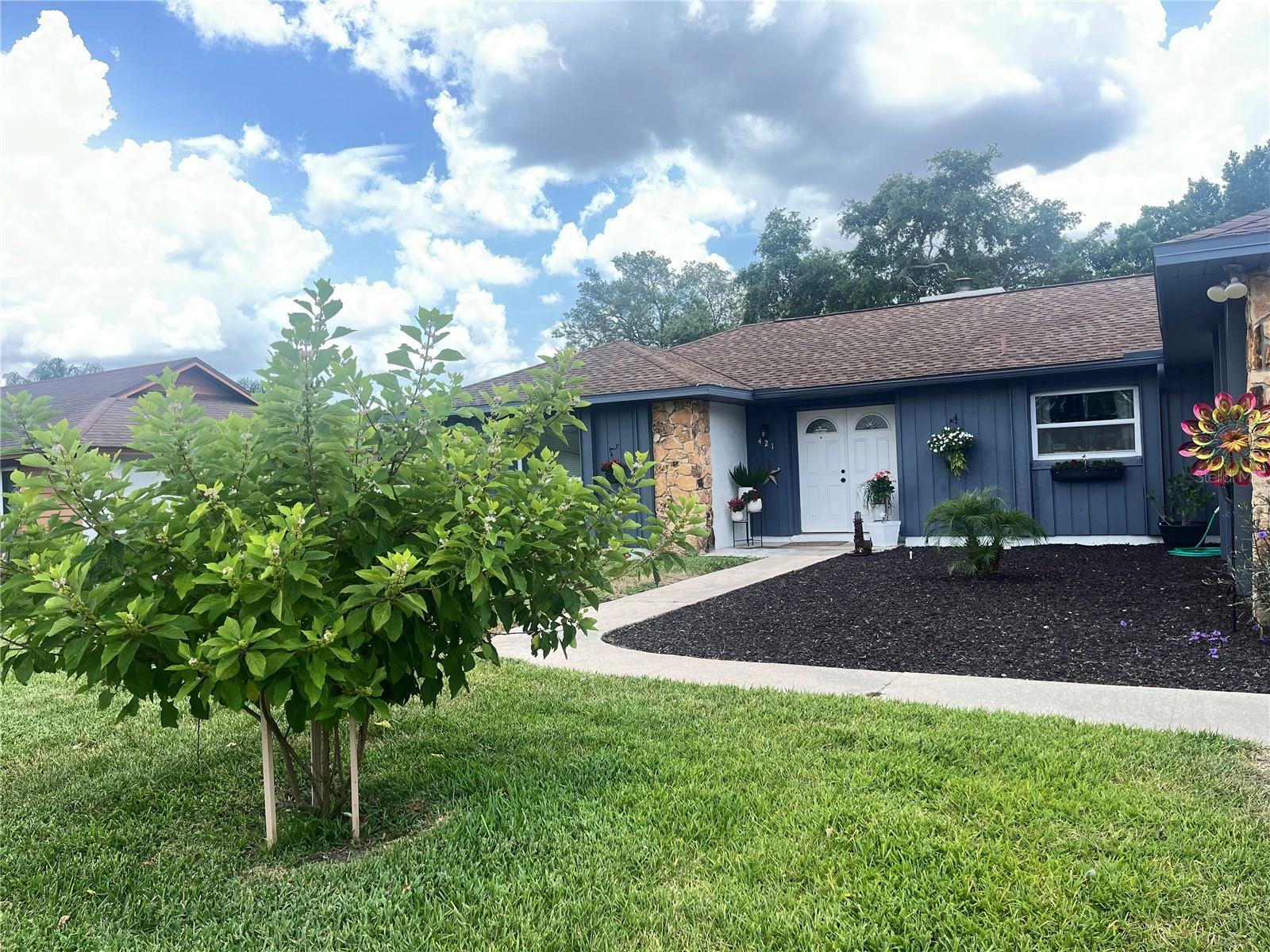 Property Photo: 421 Bridle Path FL 32707