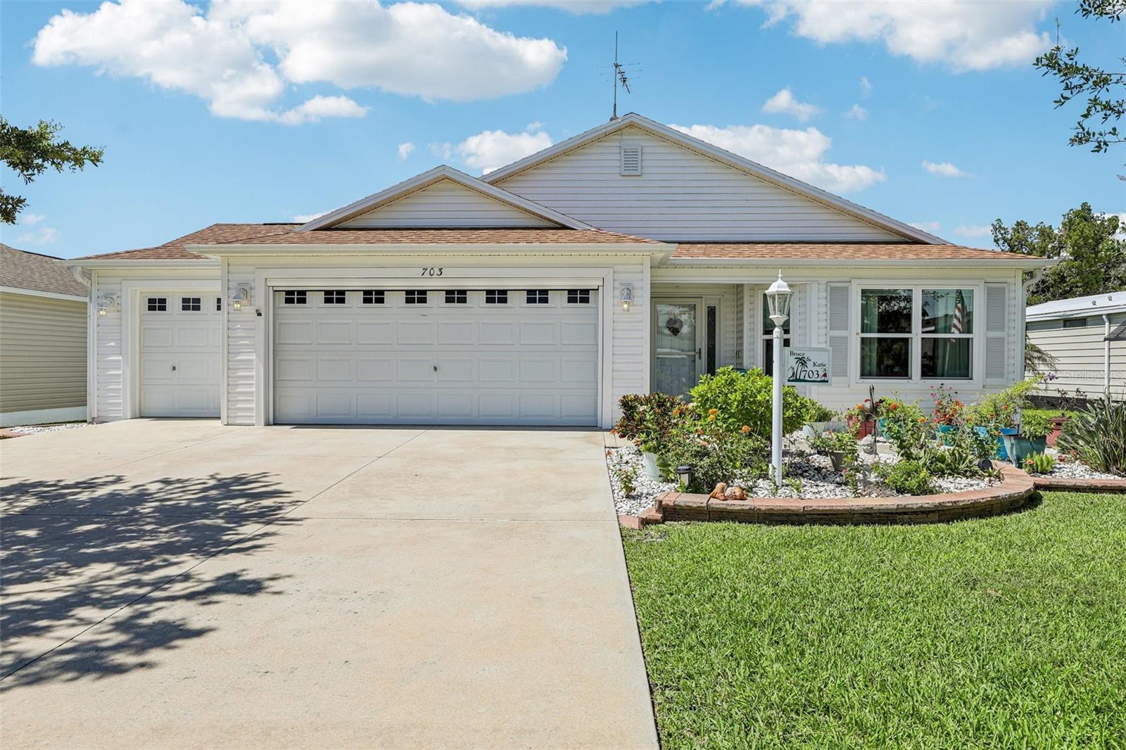 Property Photo: 703 Royal Palm Avenue FL 32159
