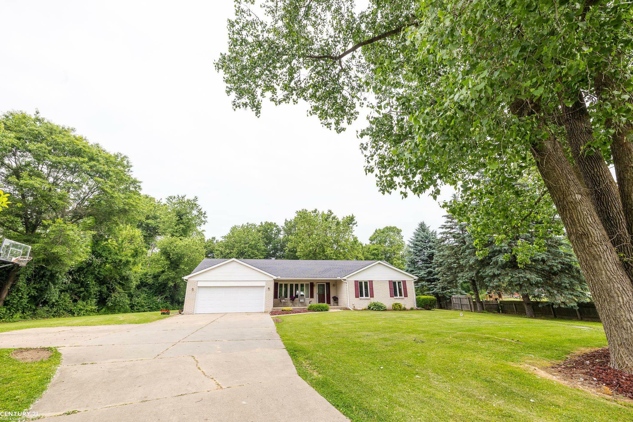 1540 W Clarkston Road  Lake Orion MI 48362 photo