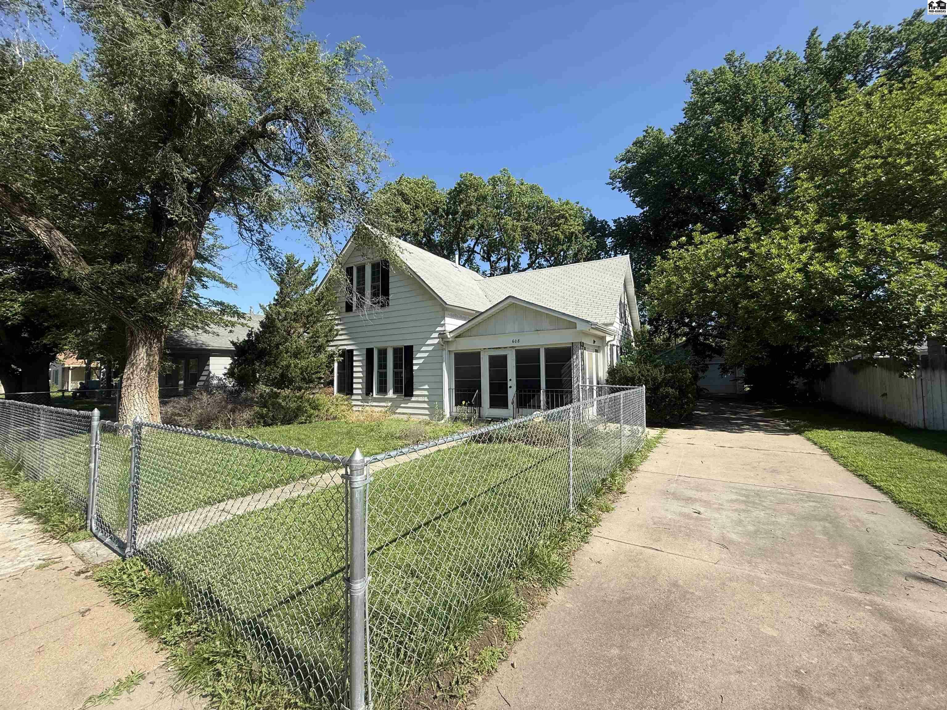 Property Photo: 608 W 12th Ave KS 67501