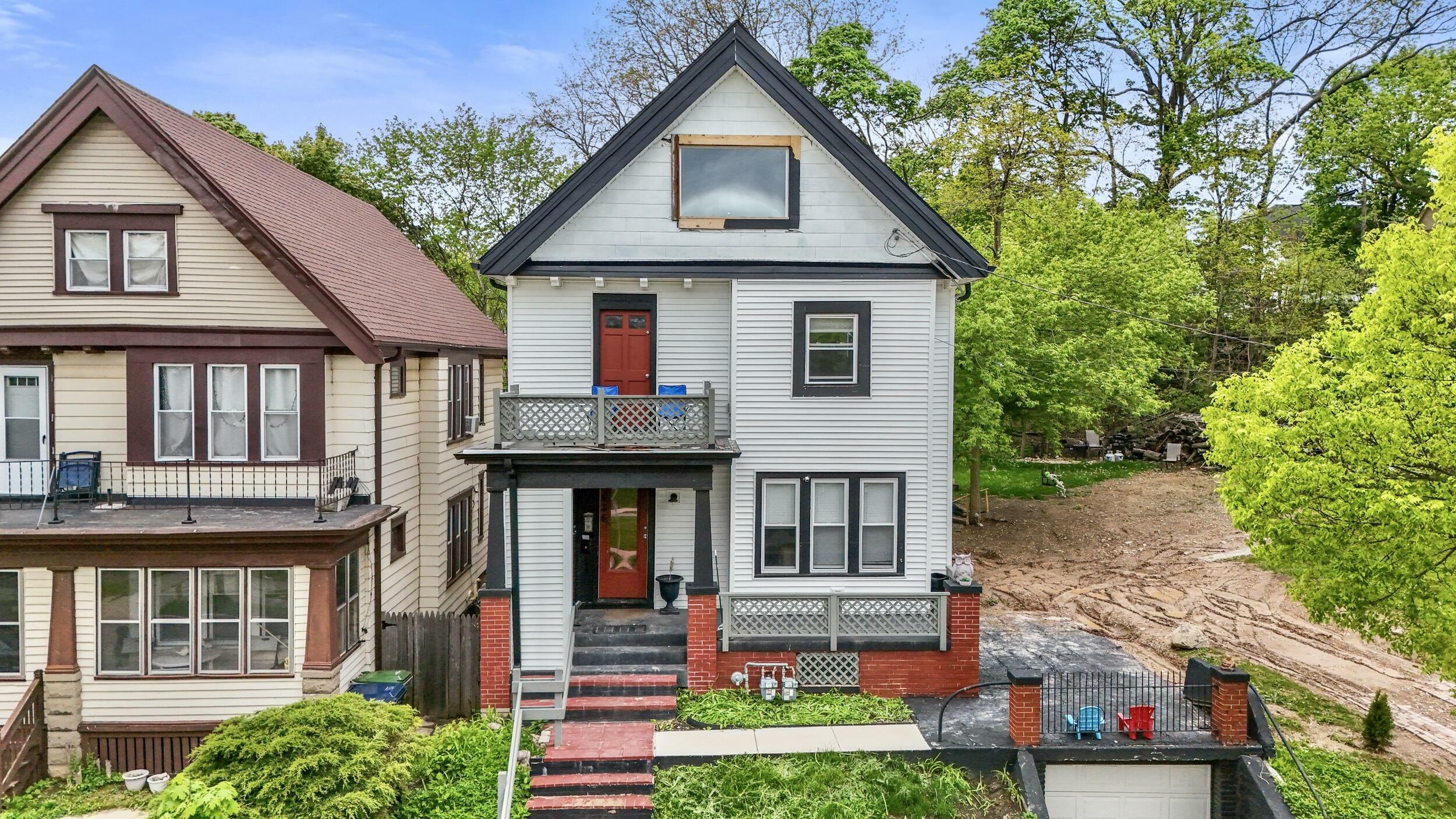 Property Photo: 434 W Burleigh St 436 WI 53212