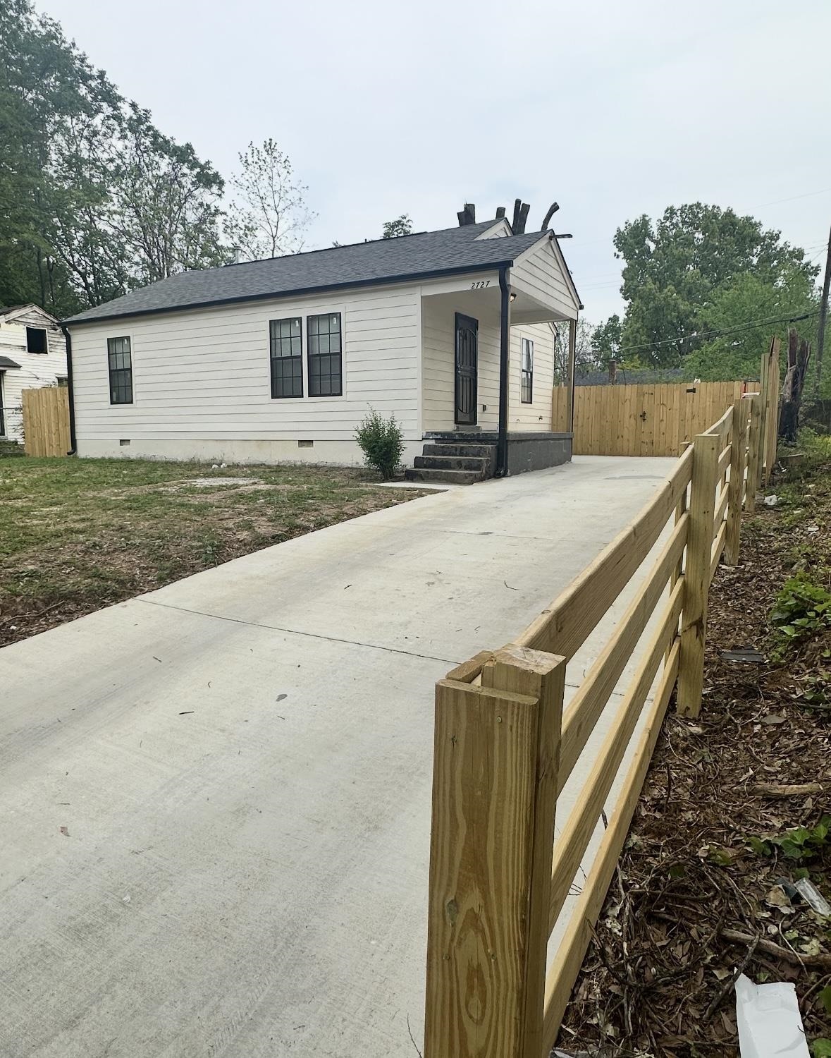 Property Photo: 2727 Dunn Ave TN 38114