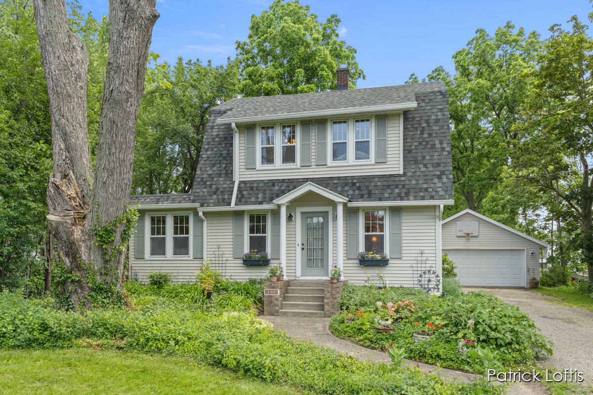 140 Lakeside Drive NE  Grand Rapids MI 49503 photo