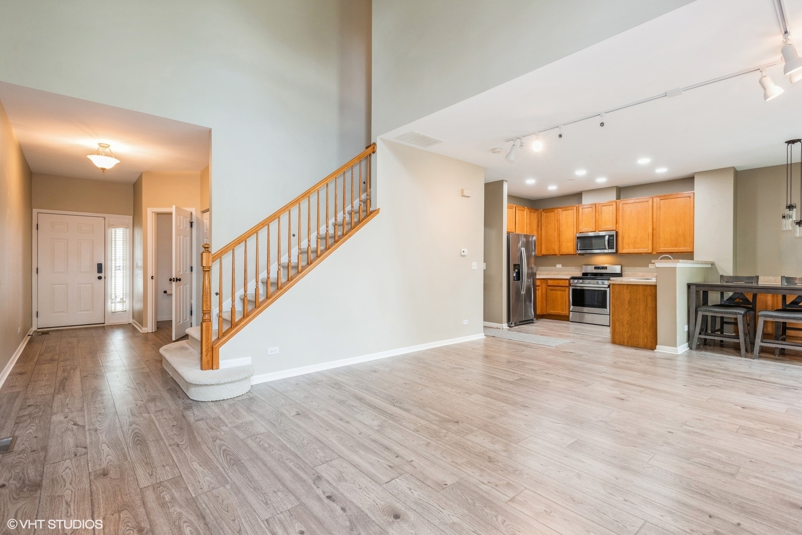 Property Photo: 2115 Pembridge Drive 2115 IL 60156