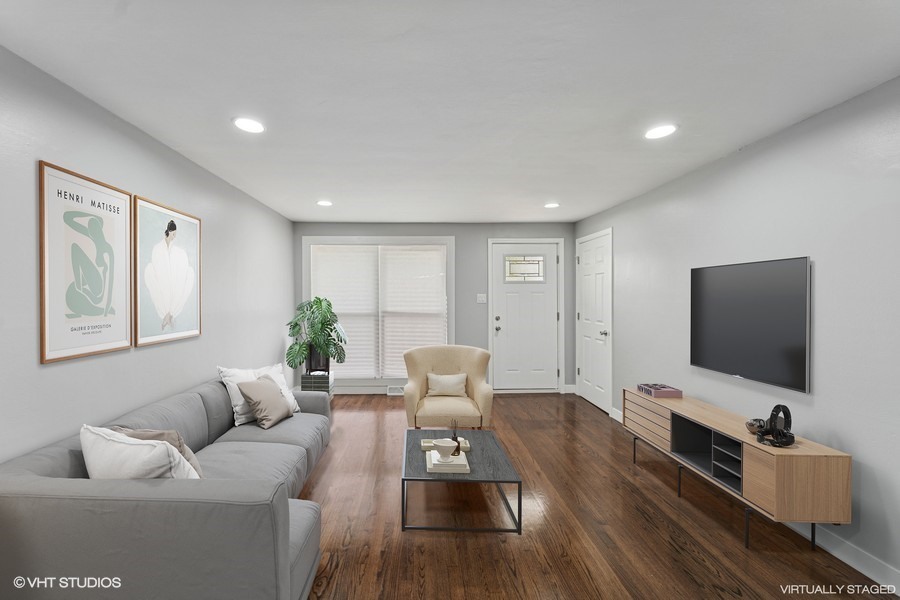 Property Photo:  9401 S Sangamon Street  IL 60620 