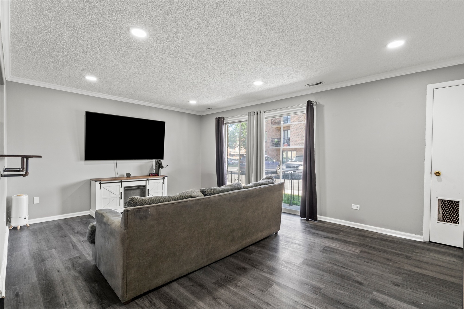 Property Photo: 10622 Parkside Avenue 103 IL 60415